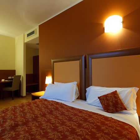 Hotel Villa Delle Rose - Malpensa Oleggio Exterior foto