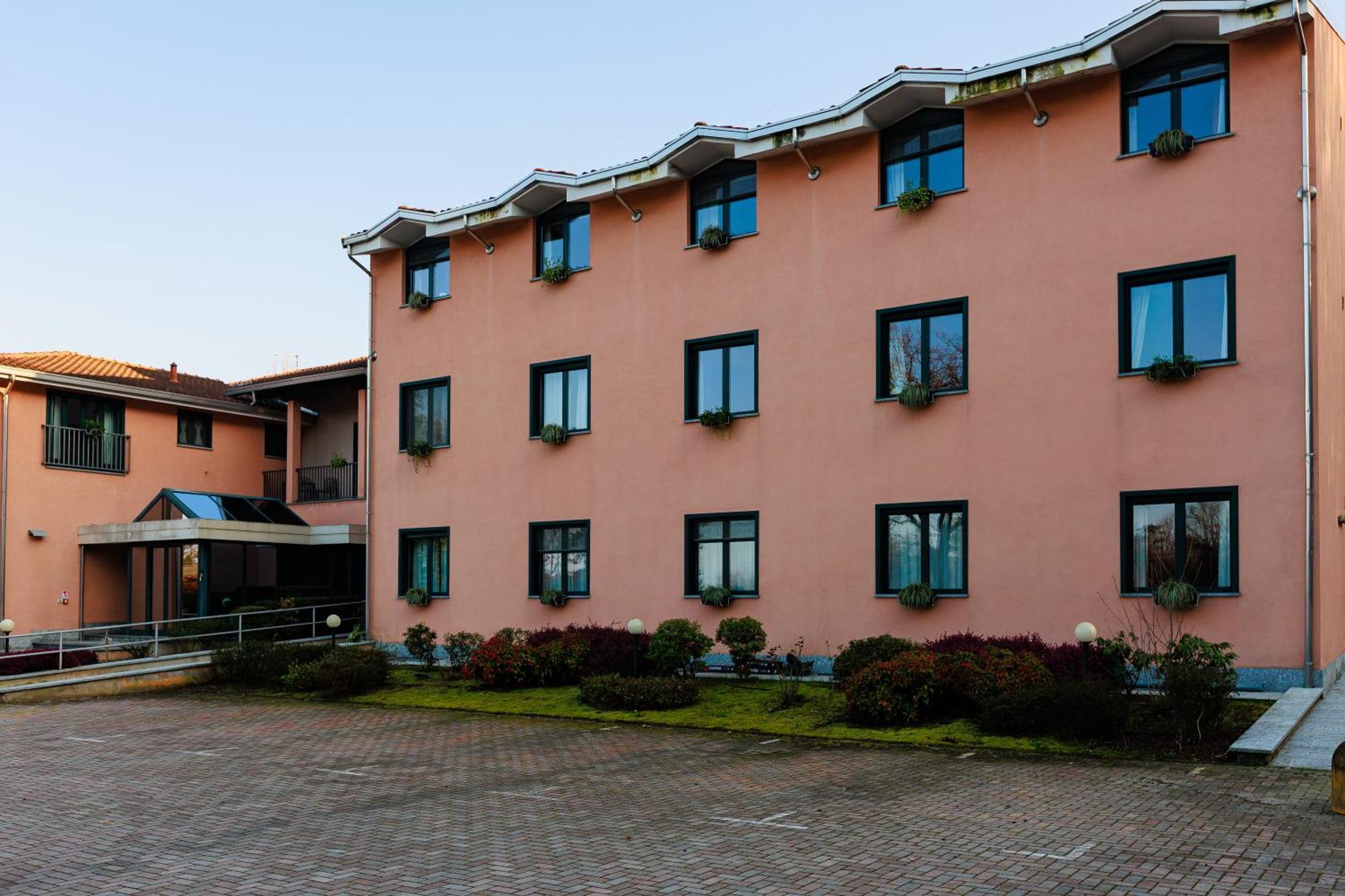 Hotel Villa Delle Rose - Malpensa Oleggio Exterior foto