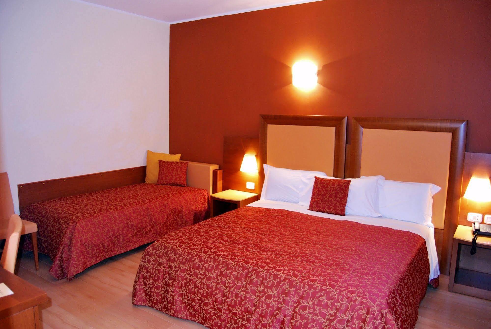 Hotel Villa Delle Rose - Malpensa Oleggio Exterior foto