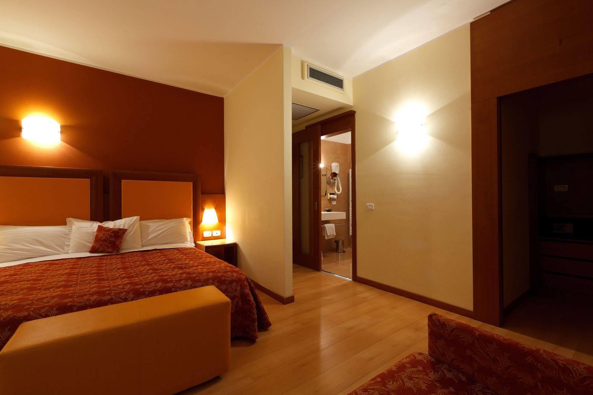 Hotel Villa Delle Rose - Malpensa Oleggio Exterior foto
