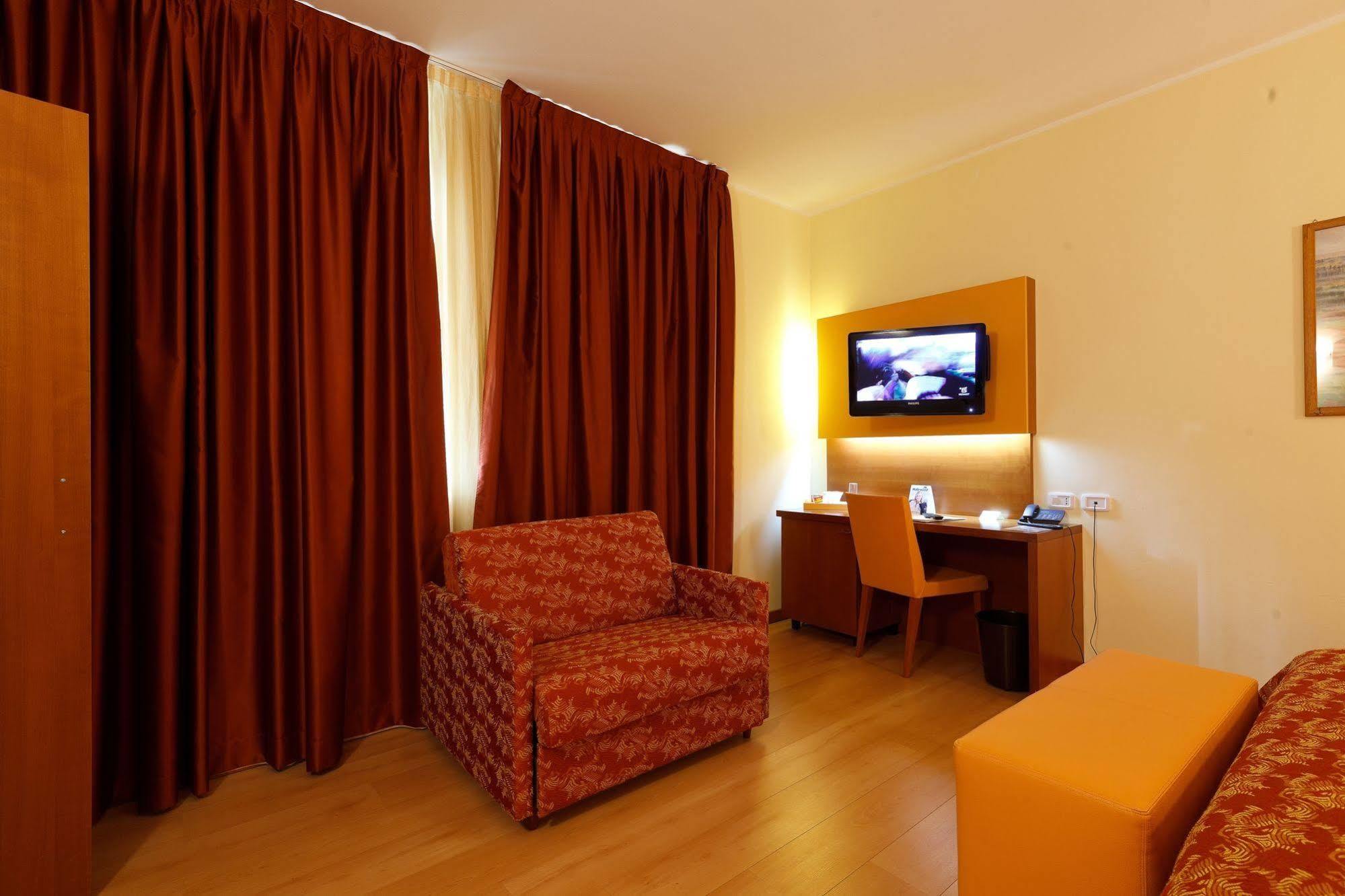 Hotel Villa Delle Rose - Malpensa Oleggio Exterior foto