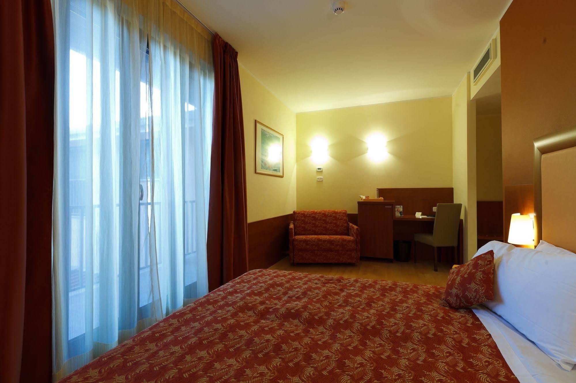 Hotel Villa Delle Rose - Malpensa Oleggio Exterior foto
