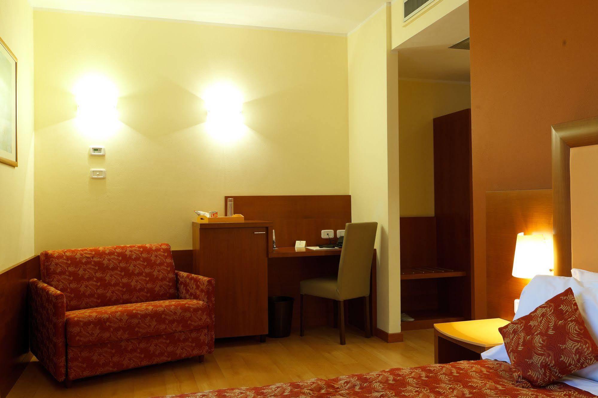 Hotel Villa Delle Rose - Malpensa Oleggio Exterior foto